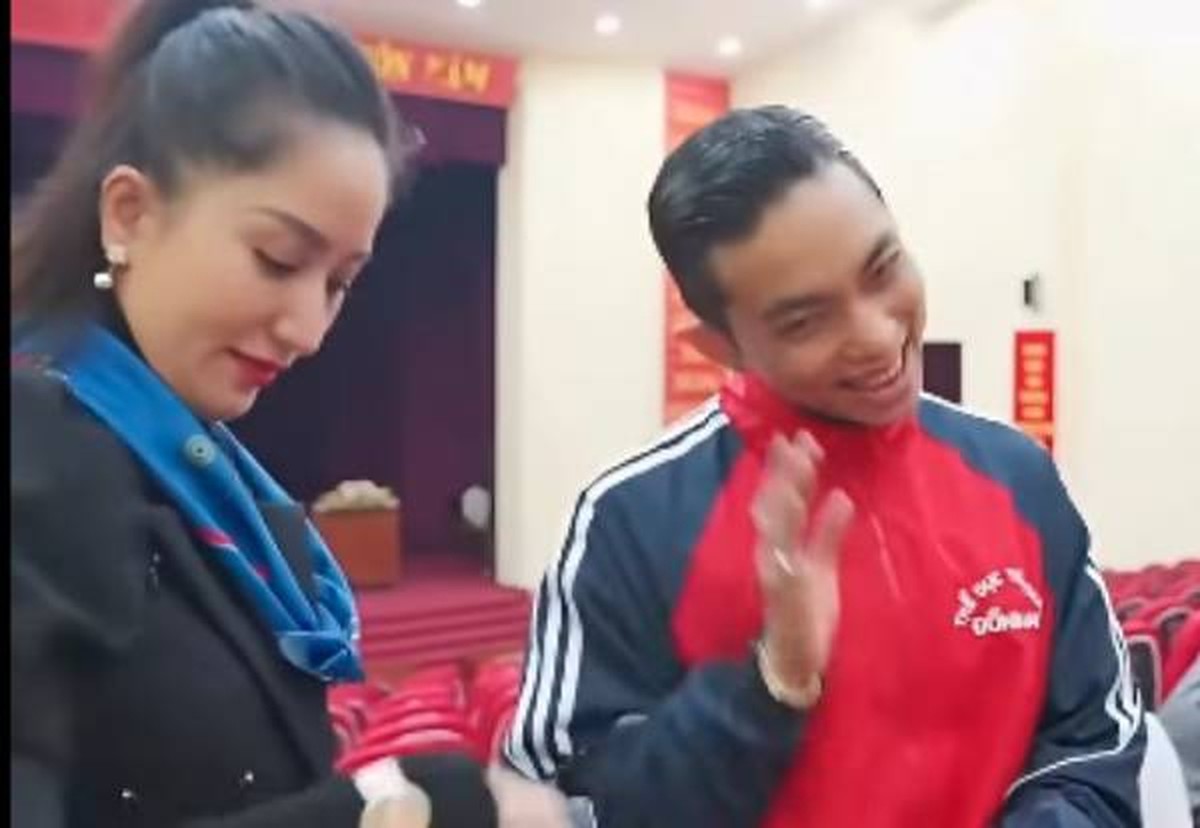 Phan Hiển bị Khánh Thi tịch thu toàn bộ tiền thưởng nóng