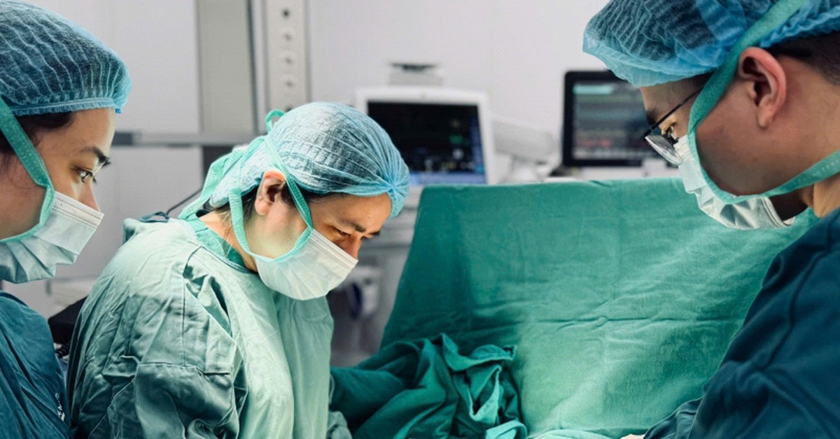 “Tôi cứ nghĩ khối u còn nhỏ, chưa cần đi khám”: 2 năm sau, bầu ngực người phụ nữ 37 tuổi biến dạng nghiêm trọng