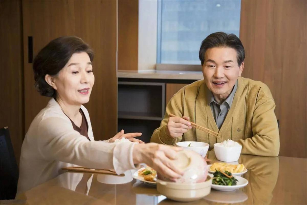 Ăn sáng kiểu này mấy chục năm, sao thận lại có vấn đề?: 4 thói quen nhiều người trung niên đang mắc phải