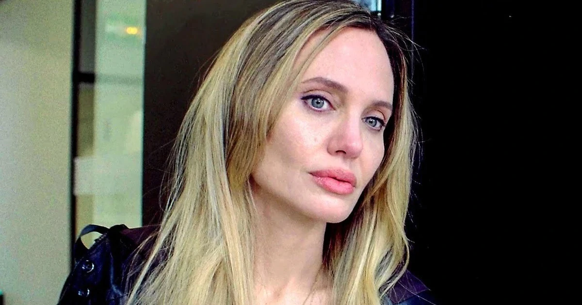 Phản ứng của Angelina Jolie về Brad Pitt