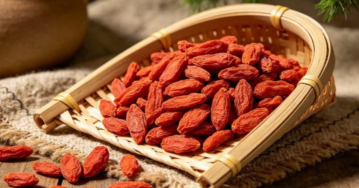Người đàn ông 56 tuổi ăn kỷ tử mỗi ngày, đi khám thấy men gan tăng vọt