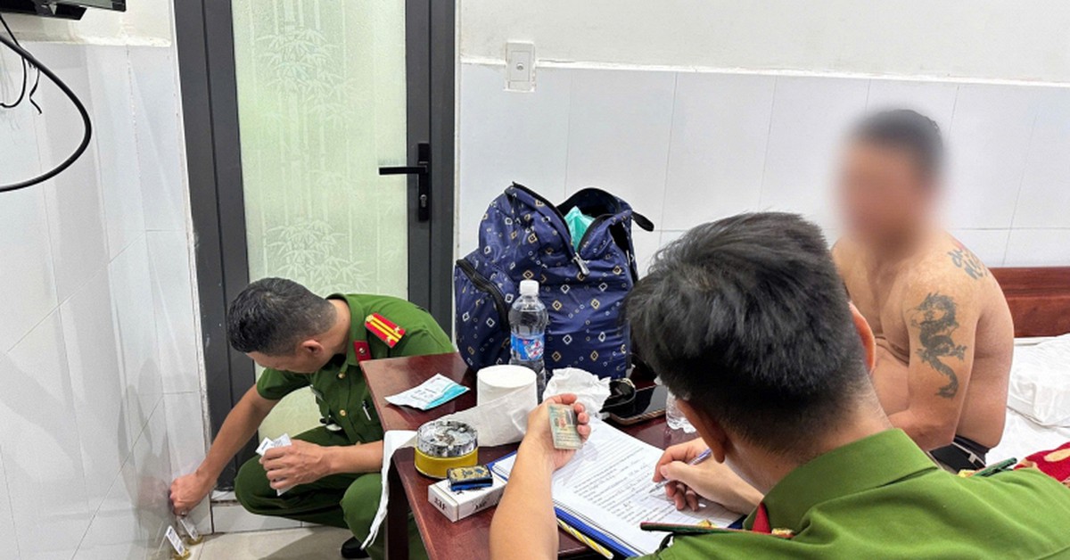 50 cán bộ, chiến sĩ công an xuyên đêm kiểm tra cơ sở kinh doanh karaoke, lưu trú