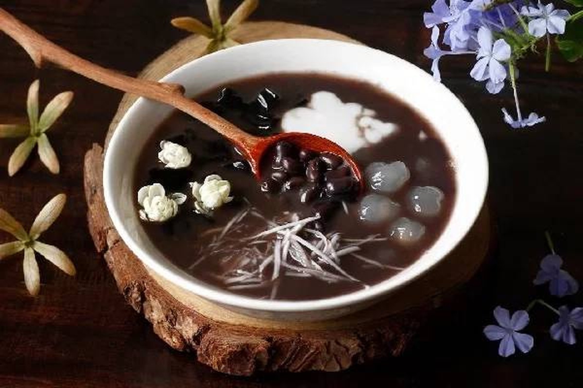 Chớm thu, đừng quên ăn đậu đen: Loại hạt dân dã được cho là giúp tóc đen, giảm đau lưng và hạn chế đổ mồ hôi ban đêm