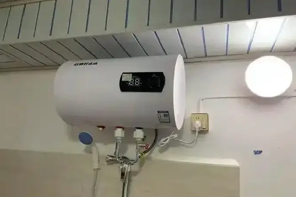 Lời khuyên dành cho những gia đình bật bình nóng lạnh cả ngày