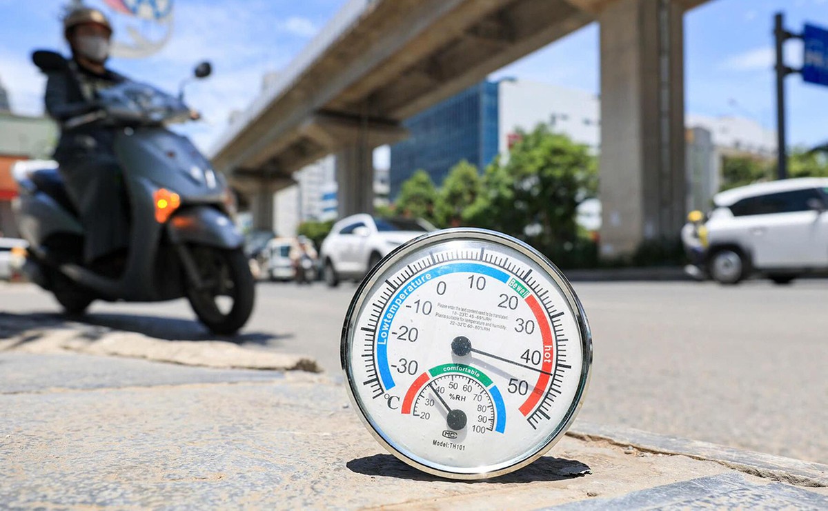 Dự báo thời tiết 13/8: Miền Bắc và miền Trung nắng nóng gay gắt trên 37°C