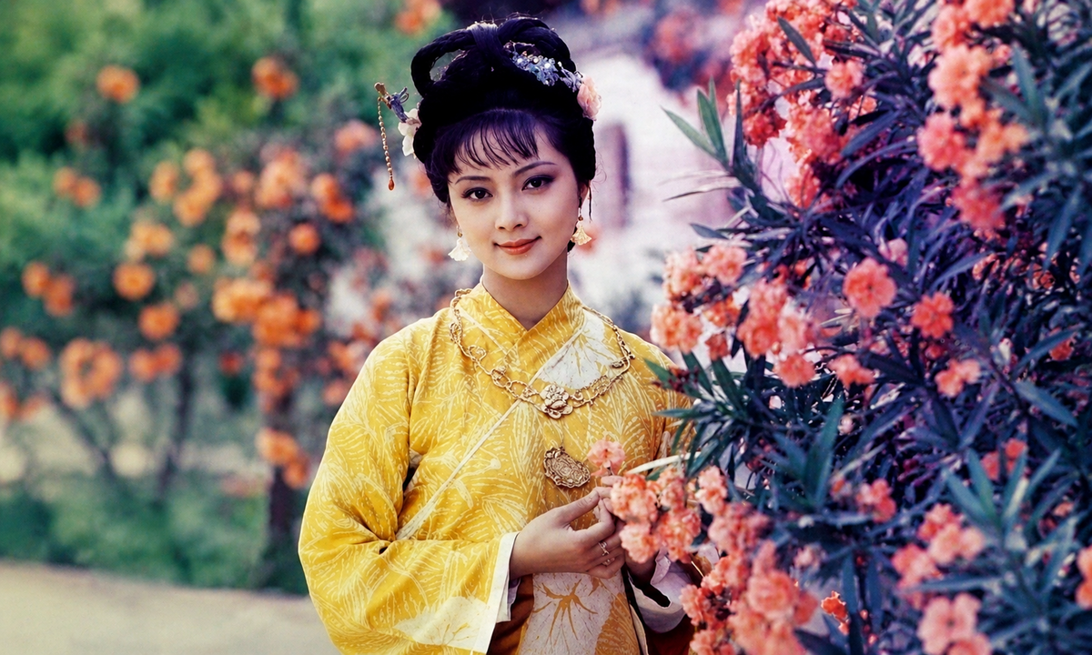 Con đường thành đại gia trăm triệu USD của mỹ nhân "Hồng lâu mộng"