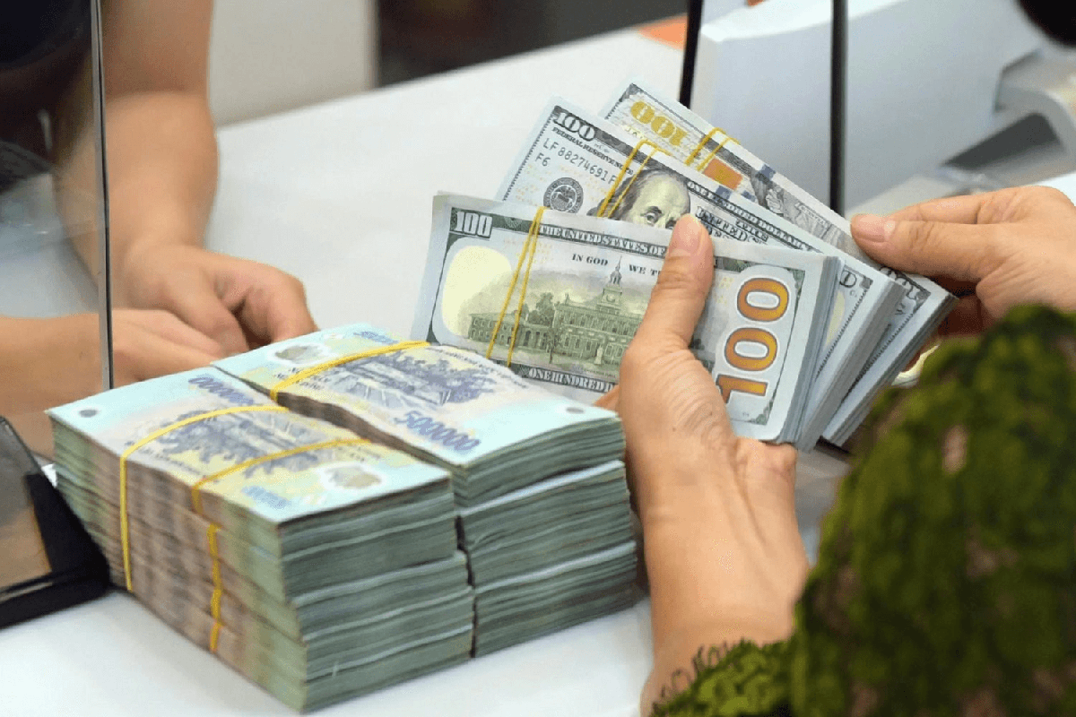 Giá USD tự do, ngân hàng giảm mạnh