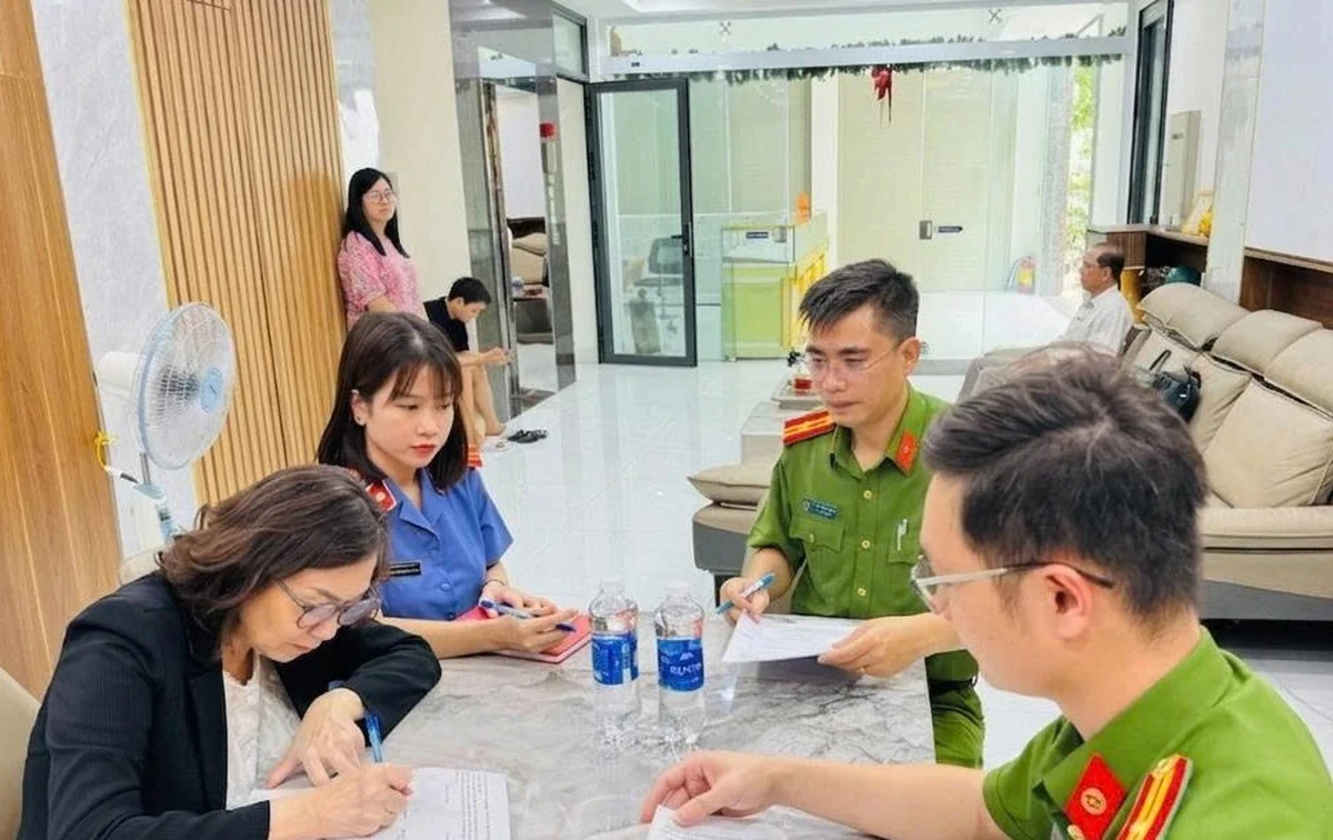 Dùng tài khoản cá nhân "né" thuế, chủ doanh nghiệp vàng bạc bị khởi tố