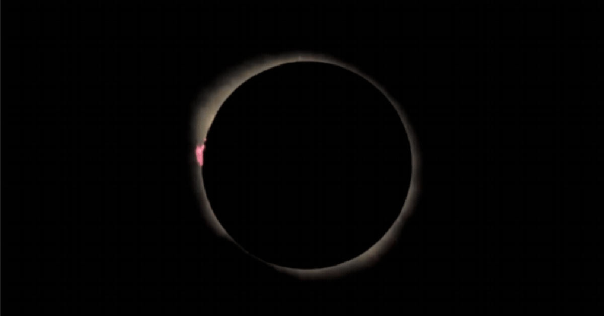 NASA công bố khoảnh khắc nhật thực toàn phần tuyệt đẹp từ độ cao 15.240 mét: Đây chính là sự trùng hợp kỳ diệu của vũ trụ