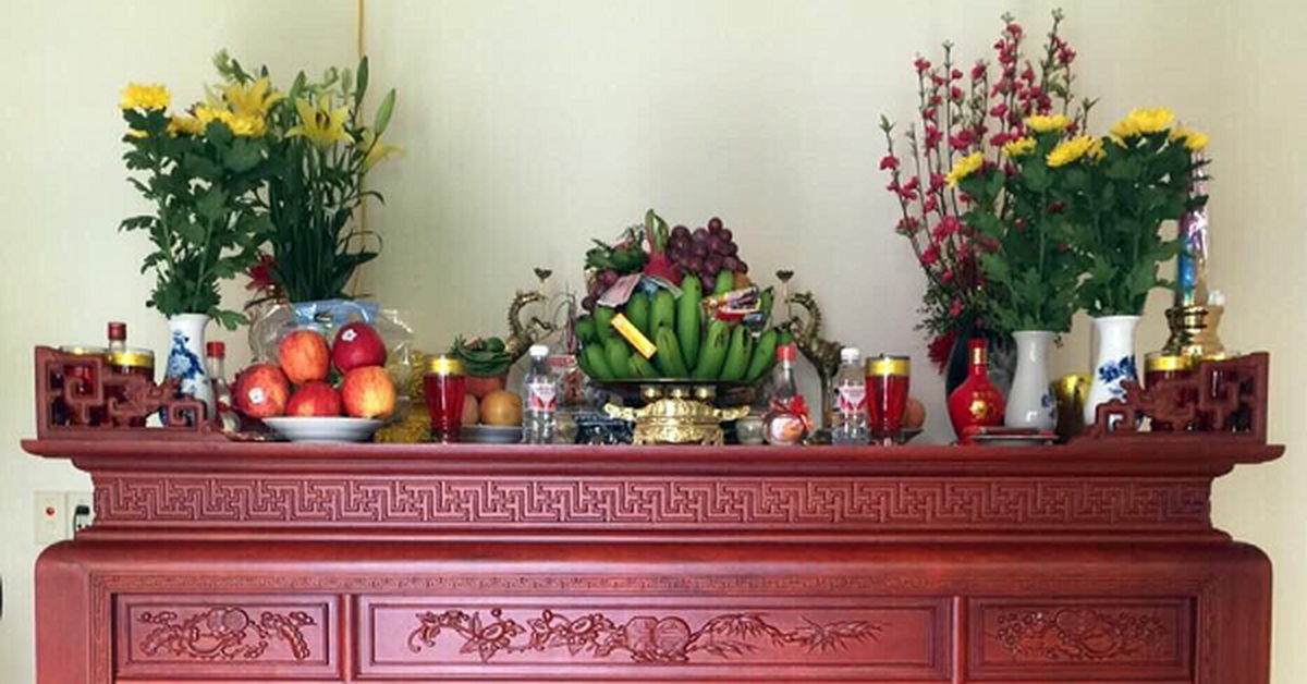 Thắp hương mùng 1 Âm lịch, tuyệt đối không để loại hoa, quả này trên bàn thờ: Nhiều nhà vẫn đang mắc sai lầm