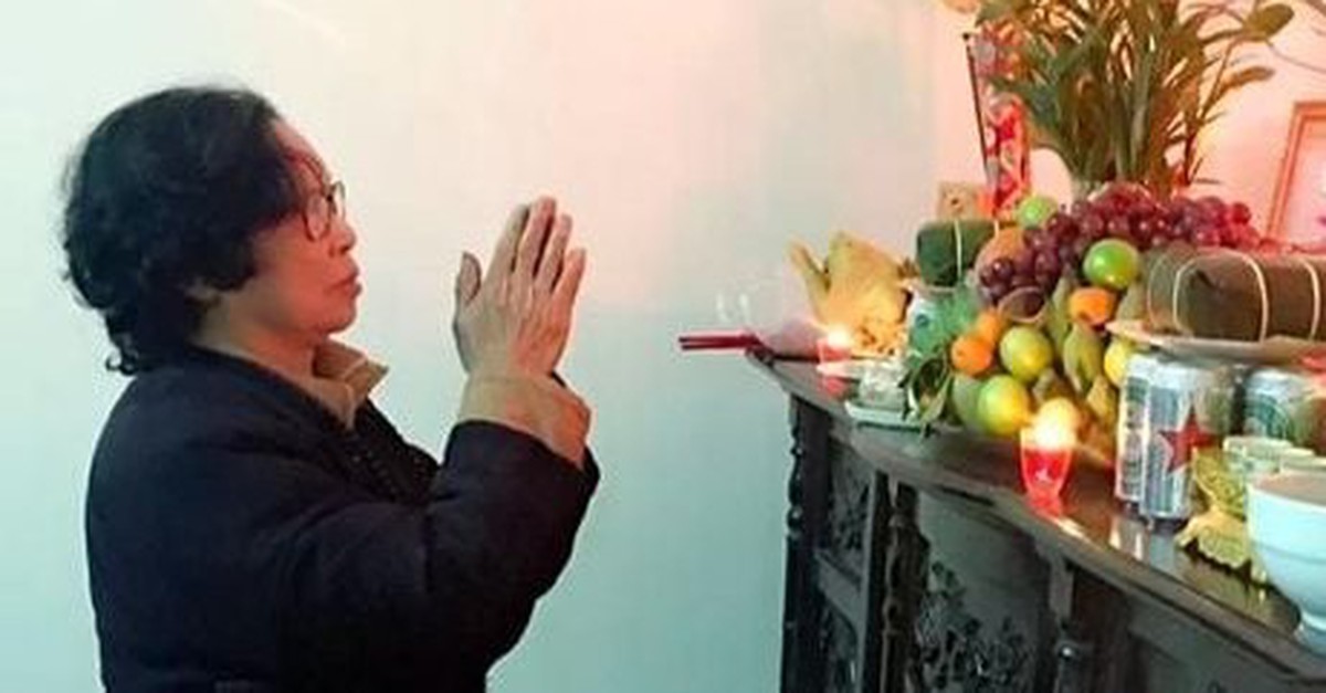 Nến thắp hương trên bàn thờ bao lâu thì nên tắt đi? Không phải ai cũng để ý 1 điều quan trọng