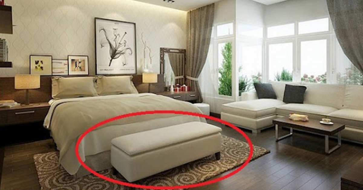 Vì sao phía cuối giường ở khách sạn luôn có 1 băng ghế dài?