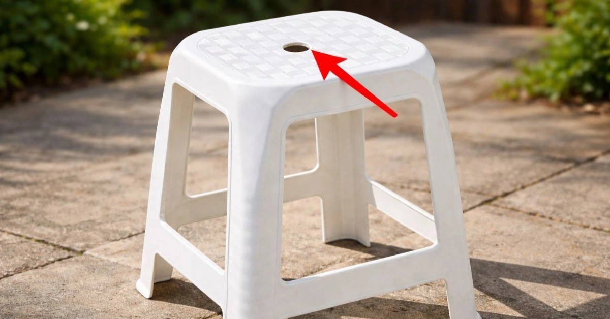 Vì sao trên mặt ghế nhựa luôn có một lỗ tròn? 90% người dùng chưa biết hết công dụng thật