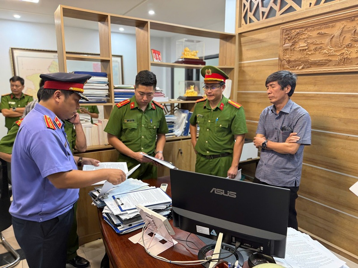 Thi hành lệnh khám xét, bắt tạm giam Giám đốc BQL Dự án Hà Xuân Hậu