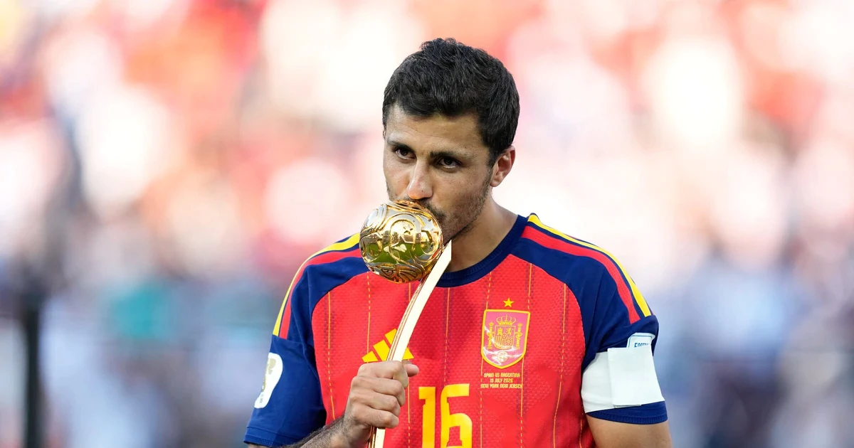 Barcelona đạt thỏa thuận mua Rodri từ Man City
