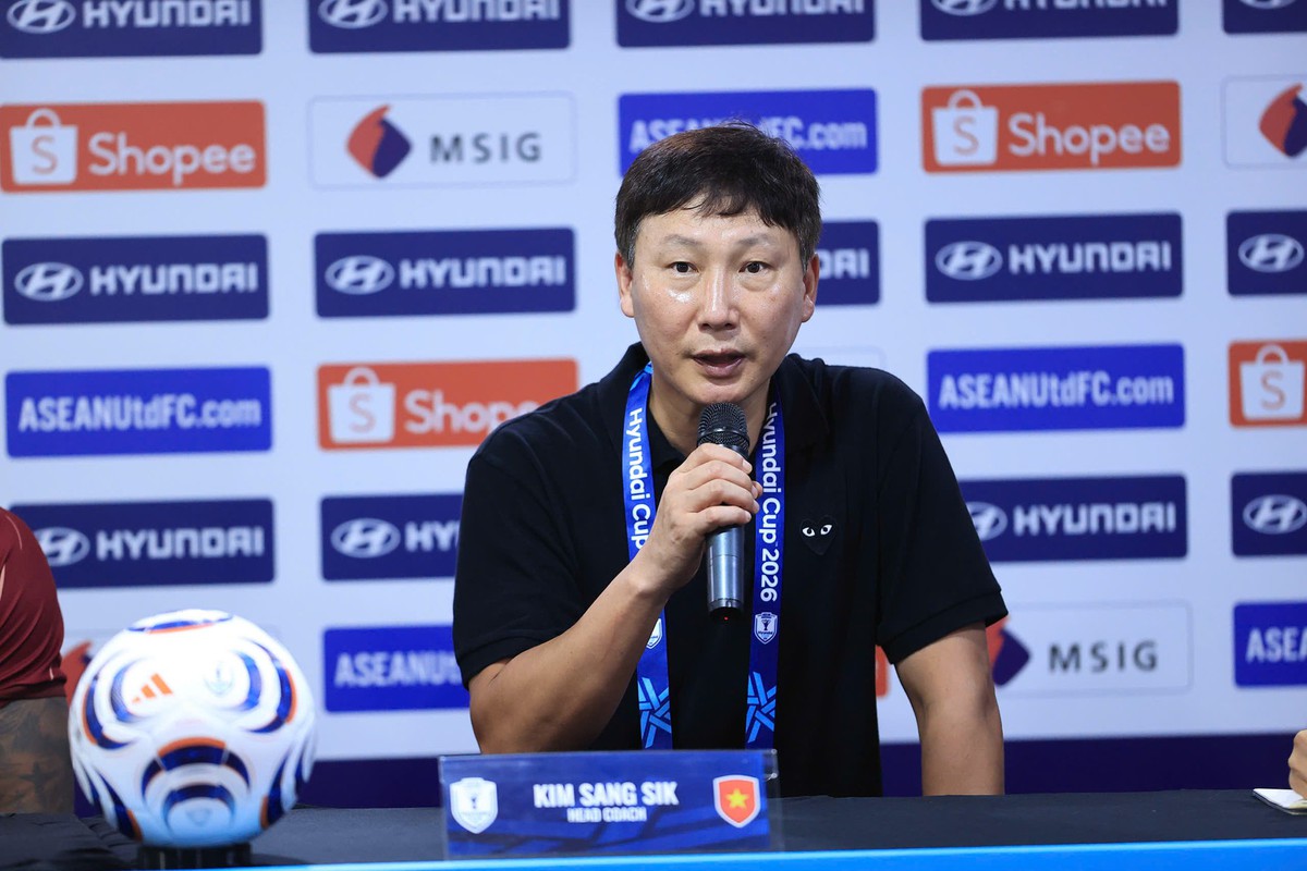 HLV Kim Sang-sik chưa thỏa mãn dù ĐT Việt Nam 2-0 Malaysia: Đội còn thiếu sót, nhưng dành lời khen đặc biệt cho một người