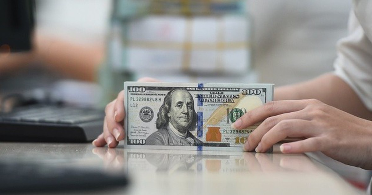Tỷ giá trung tâm ngày 17/8 tăng 25 đồng, USD ngân hàng tăng mạnh