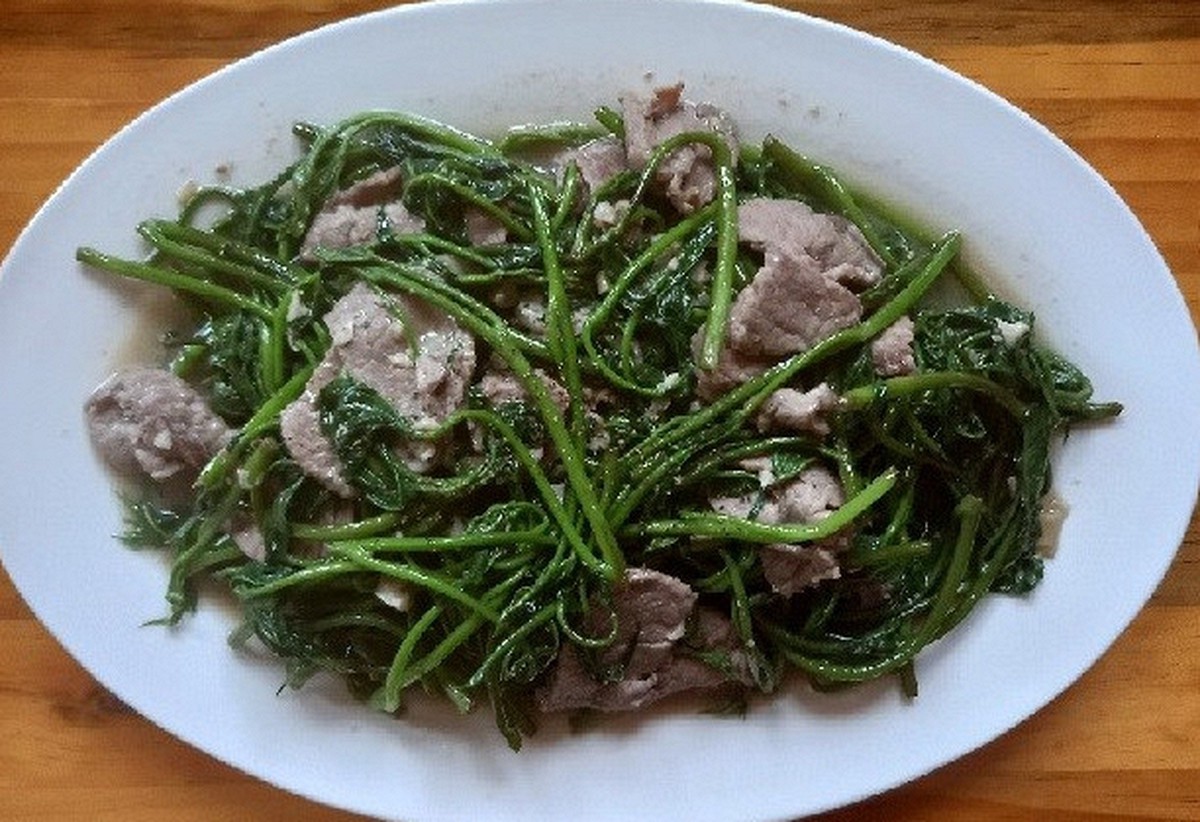 Việt Nam có loại rau bình dân, xưa mọc đầy vườn không ai thèm ăn nhưng là “thuốc quý” cho gan, dạ dày, phòng ung thư