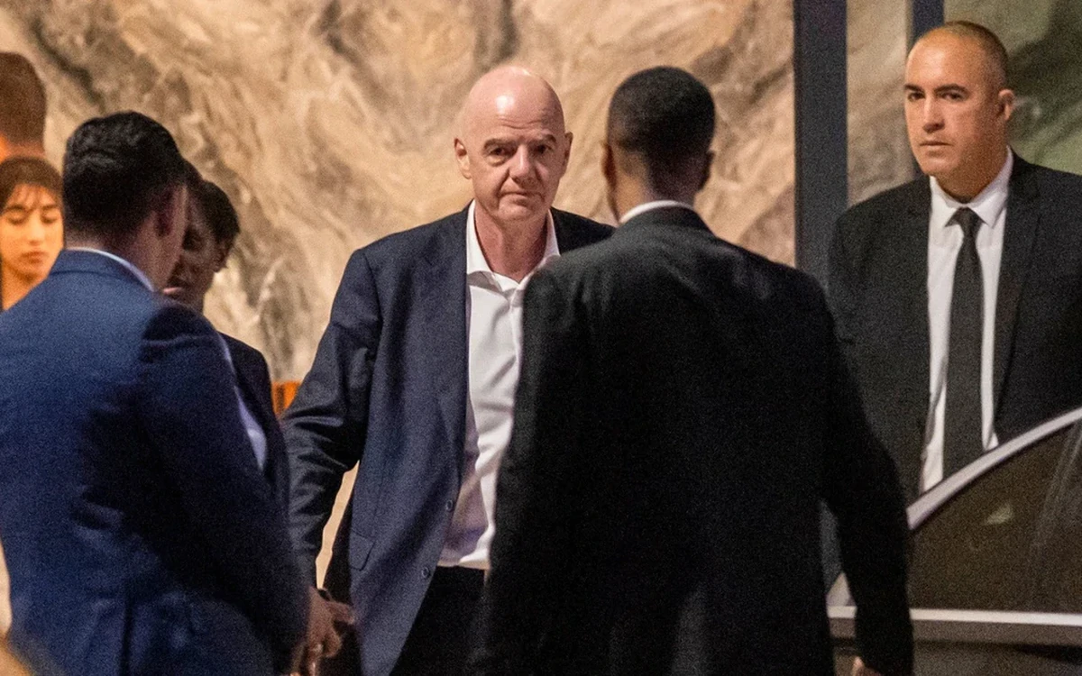 Chủ tịch FIFA Gianni Infantino đối mặt nguy cơ không được tranh cử