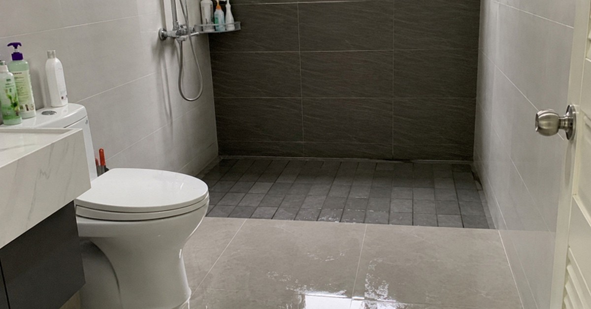 Vì sao ngày càng nhiều gia đình không còn lát gạch bóng trong nhà tắm? 2 bề mặt giảm trơn trượt tốt hơn đang thành xu hướng mới