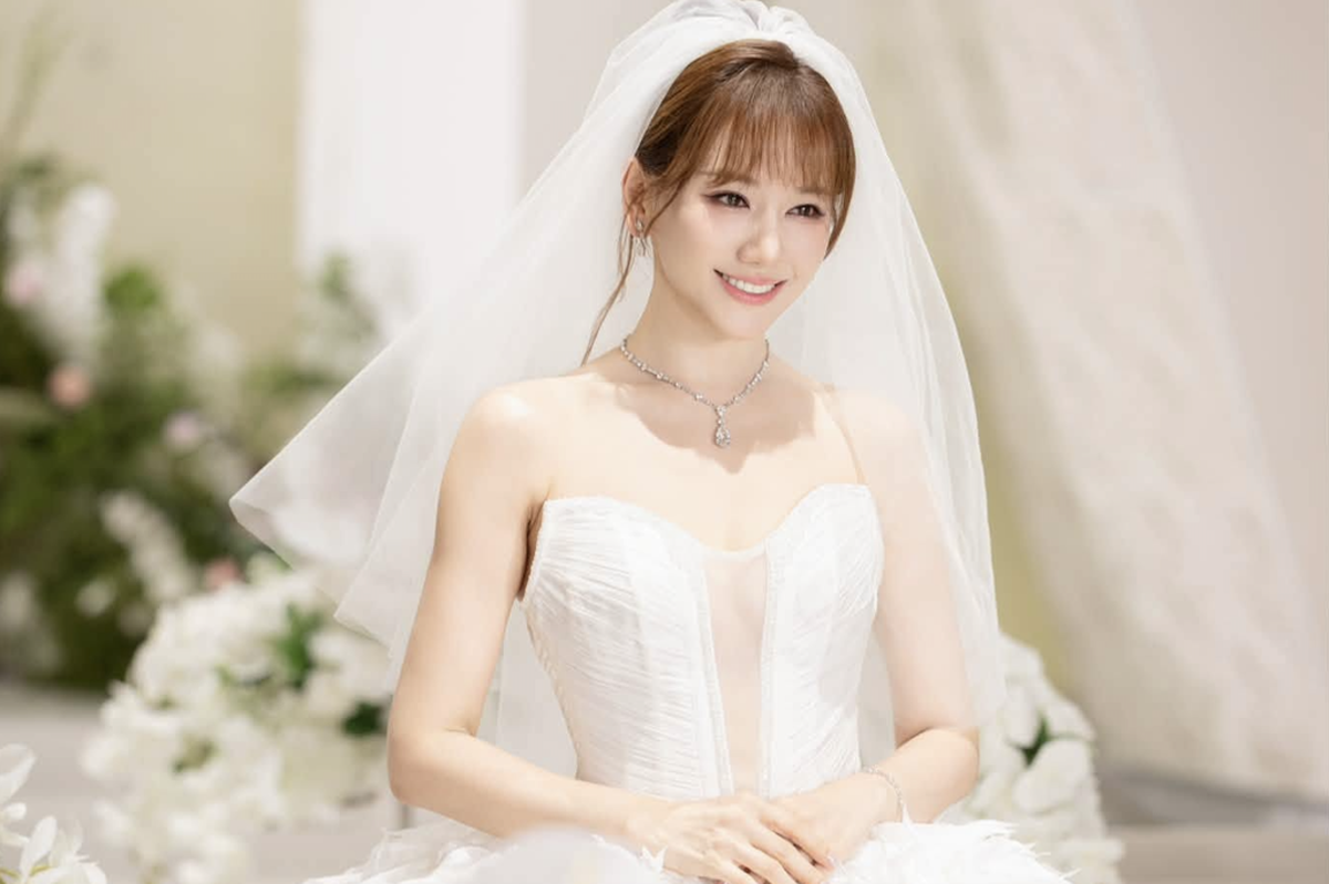 Vợ Trấn Thành mặc váy cưới gây xôn xao mạng xã hội