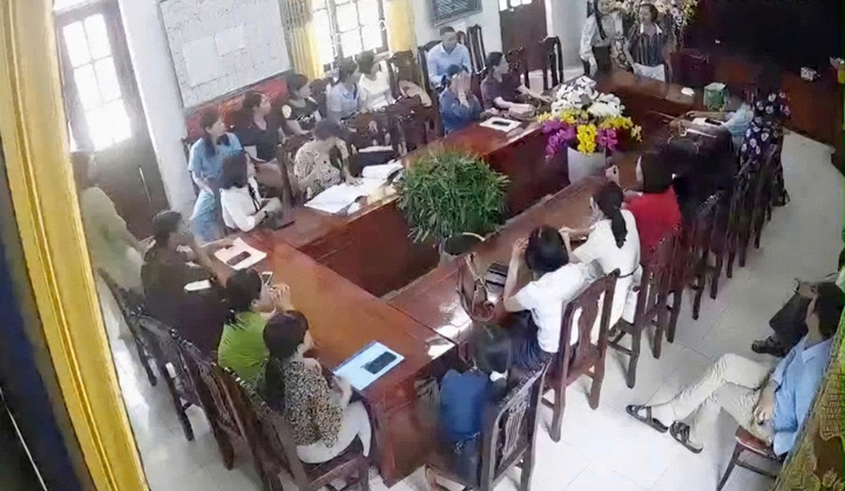 Vụ hiệu trưởng đập bàn, ném cốc trước mặt nhiều giáo viên: Thông tin mới bất ngờ