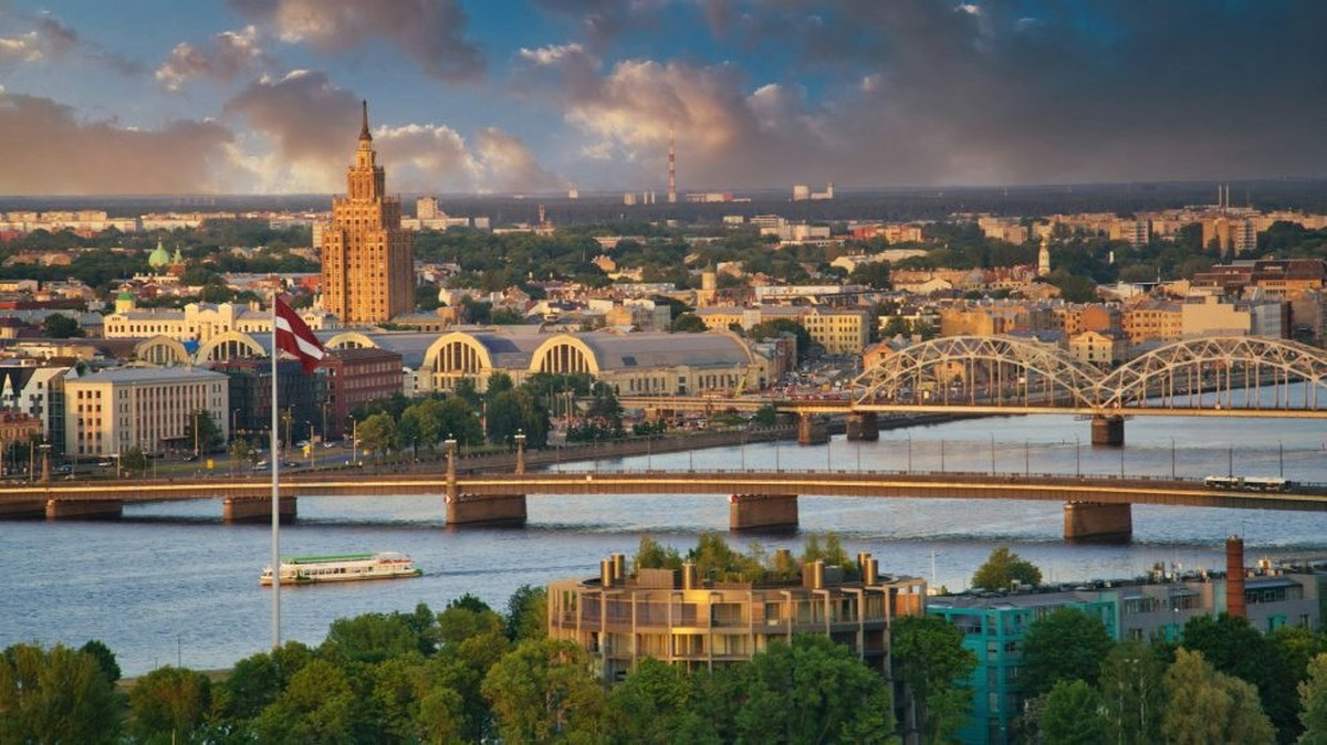 Kinh tế lao đao vì ‘quay lưng" với Moscow và viện trợ Ukraine, chính trị gia nước châu Âu kêu gọi quay lại làm ăn với Nga, đòi EU hỗ trợ tiền