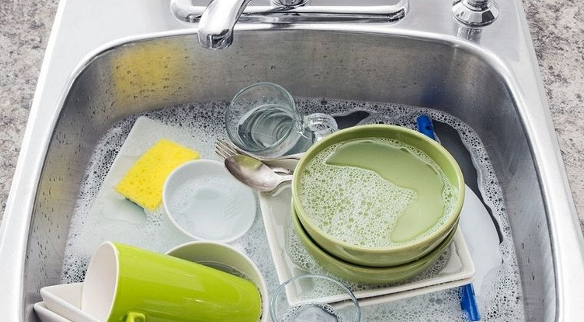 Lời khuyên cho những người ngâm bát đũa trong bồn rửa qua đêm