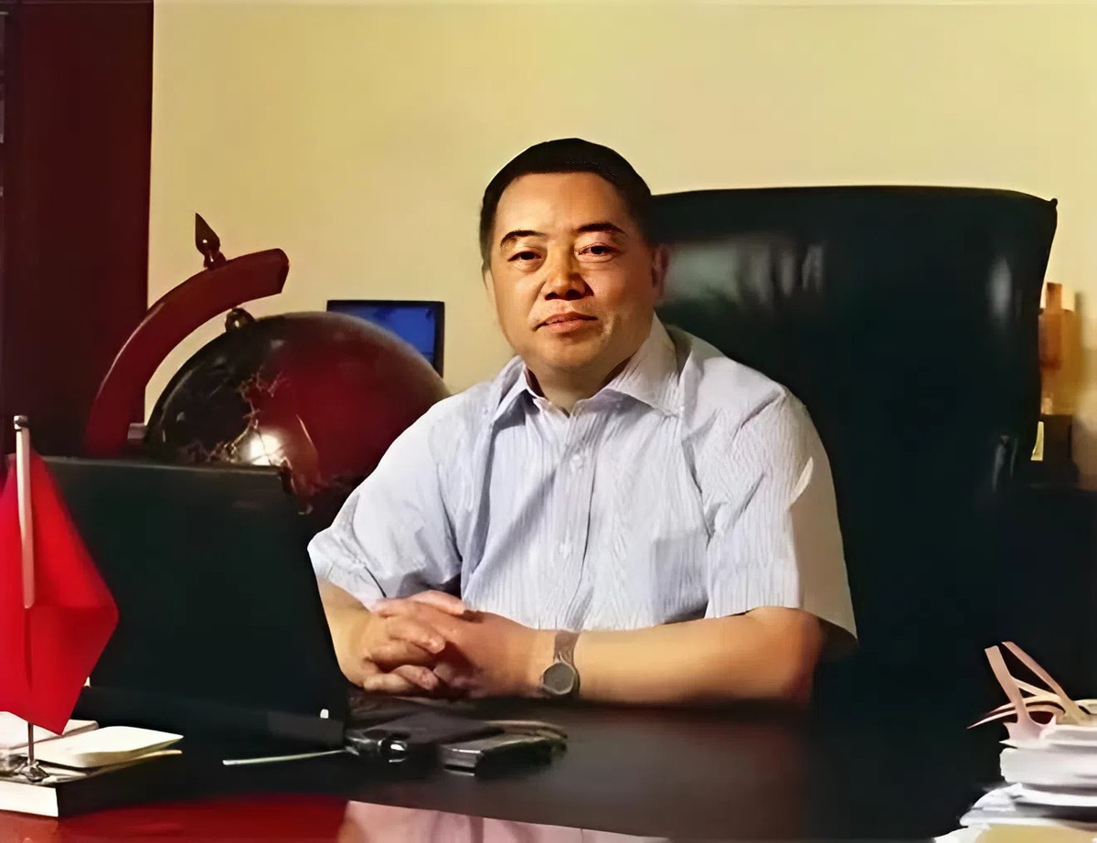 Người đàn ông bị gia đình, bạn bè mắng "hâm dở" vì bỏ việc đi... nhặt rác: 25 năm sau, tất cả phải ngả mũ bái phục tầm nhìn xa của ông!