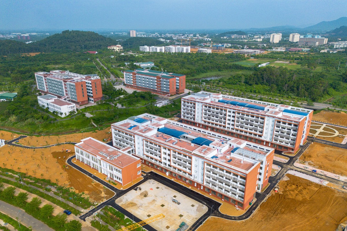 Chỉ ít ngày nữa, đại học rộng nhất Việt Nam sẽ đón hơn 17.000 sinh viên, kết nối trực tiếp với trung tâm Hà Nội với 2 tuyến metro