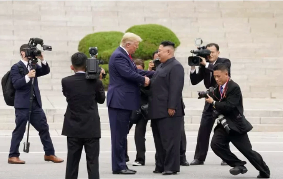 Tổng thống Trump yêu cầu sắp xếp cuộc gặp Chủ tịch Kim Jong Un trong năm nay