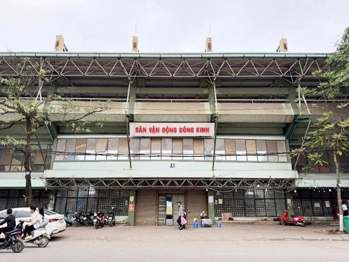 Tháo dỡ sân vận động Đông Kinh