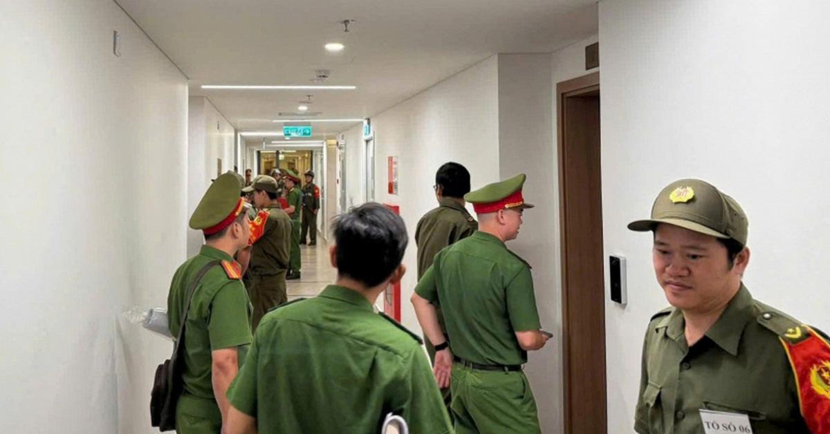 200 cán bộ, chiến sĩ đồng loạt kiểm tra 2 khu căn hộ cao cấp lúc 3 giờ sáng