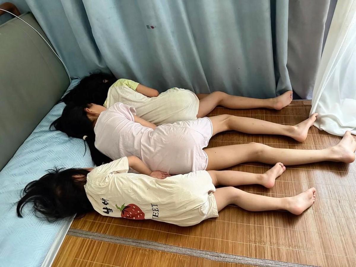 Một đứa trẻ ngủ rất yên và một đứa trẻ liên tục cựa quậy, ai thông minh hơn? Khoa học có câu trả lời