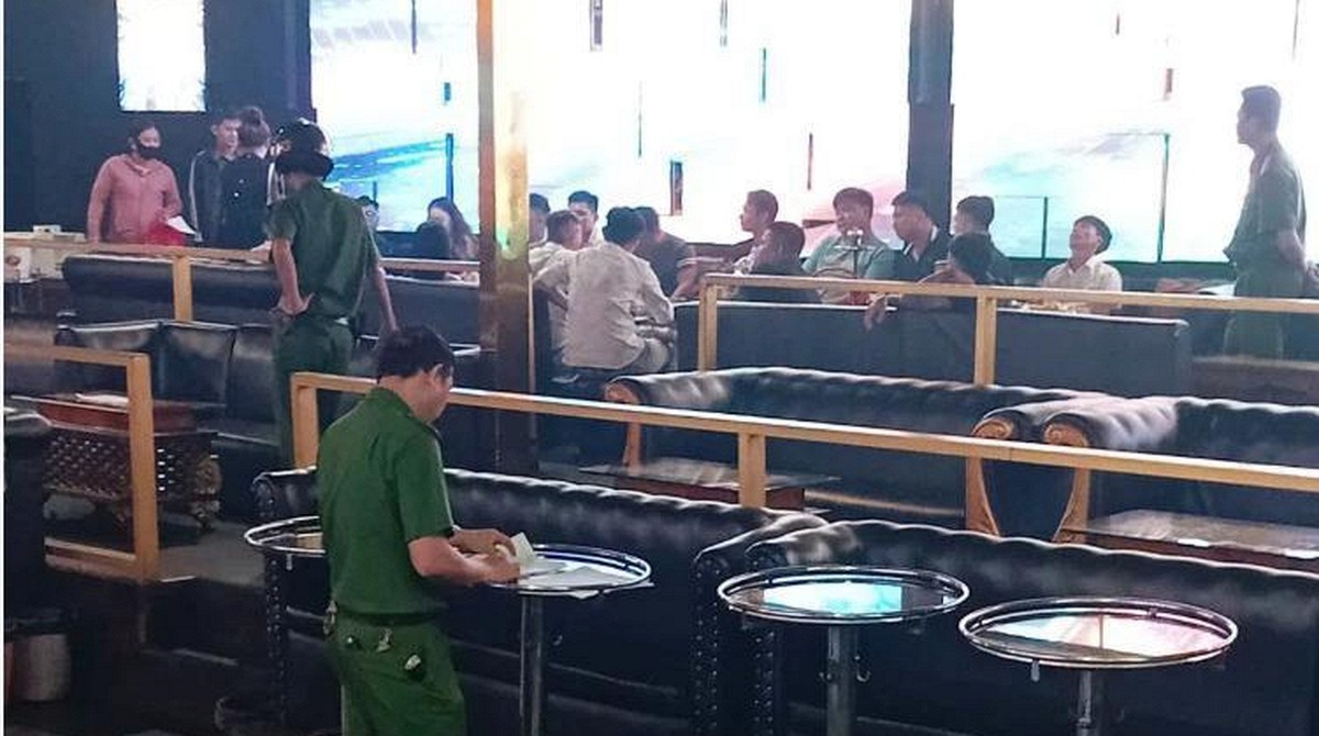 Công an kiểm tra Titan Club lúc 0h, khám xét, tạm giữ hình sự Lê Trí Linh