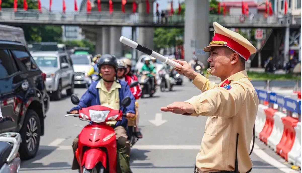 Từ mai, Hà Nội cấm 2 LOẠI PHƯƠNG TIỆN trên một tuyến phố đông đúc vào giờ cao điểm: Người dân cần đặc biệt lưu ý