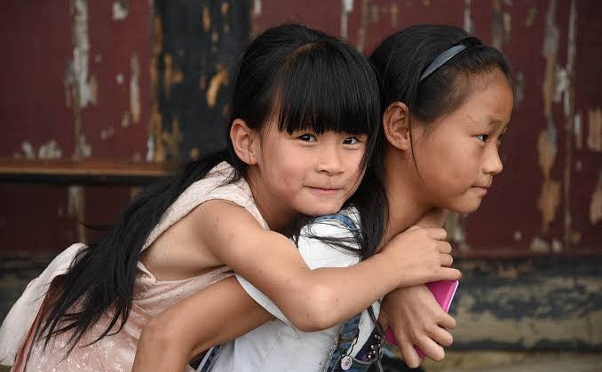 Dạy con: Đừng bao giờ giúp anh chị em 3 việc này, dù mối quan hệ có tốt đến đâu cũng không nên
