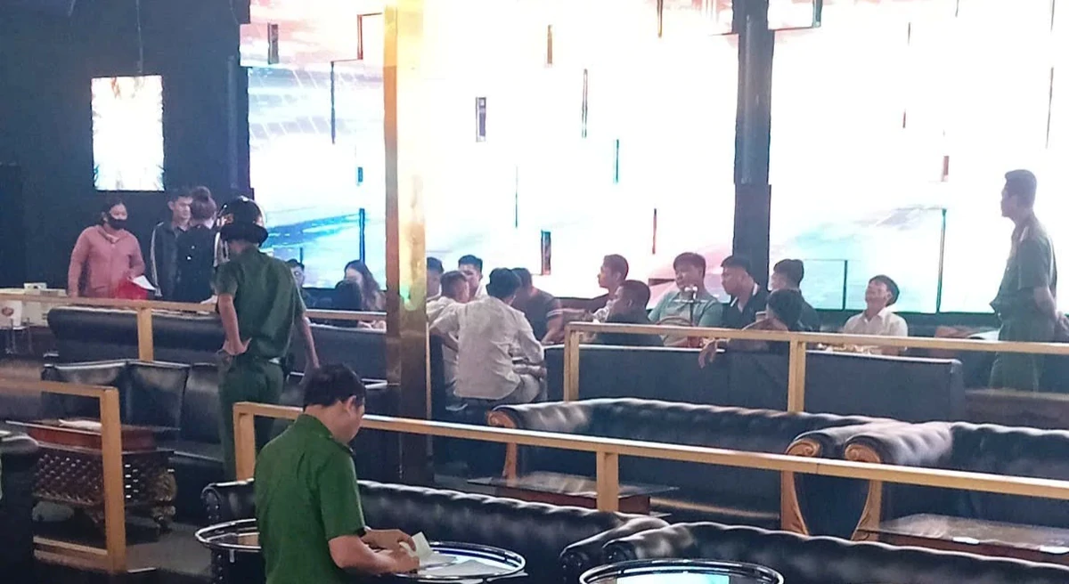 "Đột kích" cơ sở giải trí trong đêm, phát hiện hàng chục dân chơi dương tính ma túy