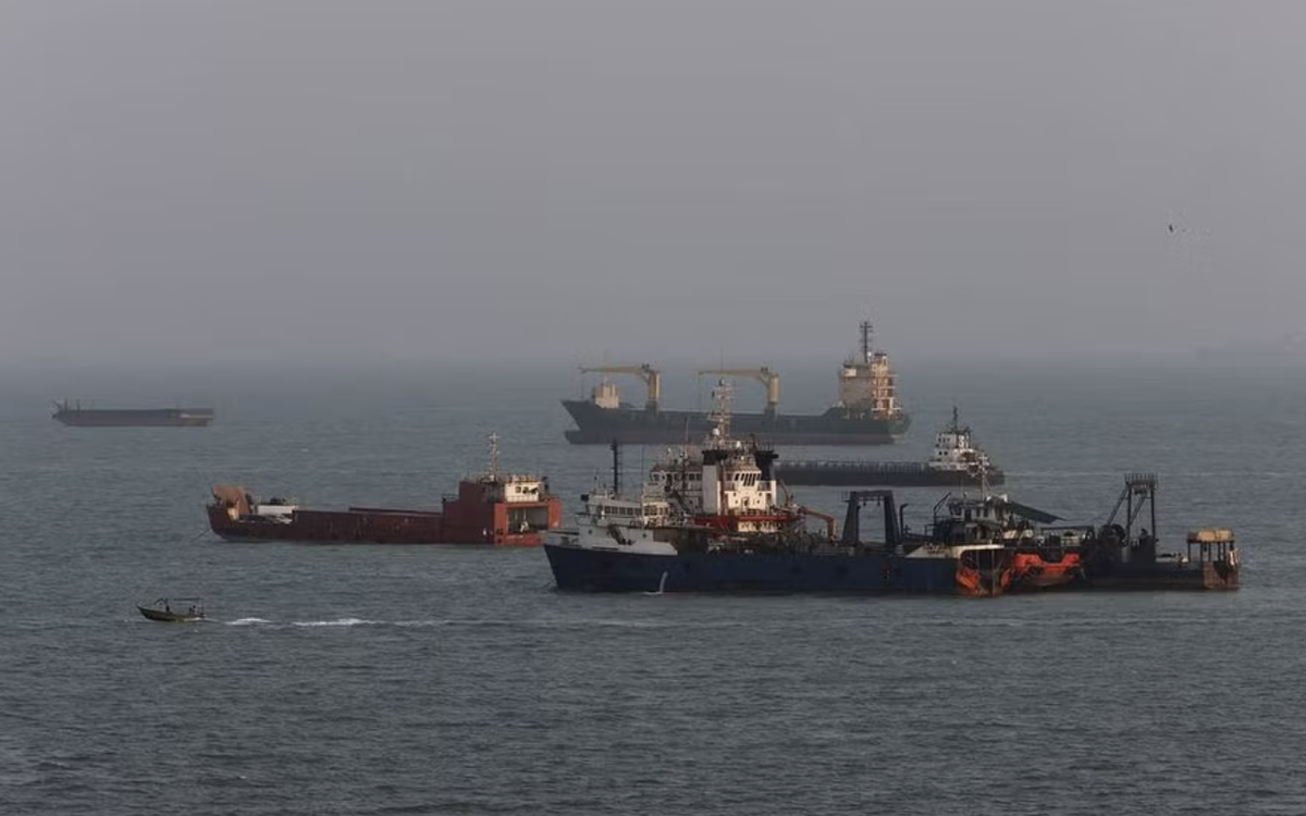 Mỹ thiết lập hành lang ở eo biển Hormuz để vận chuyển dầu bí mật