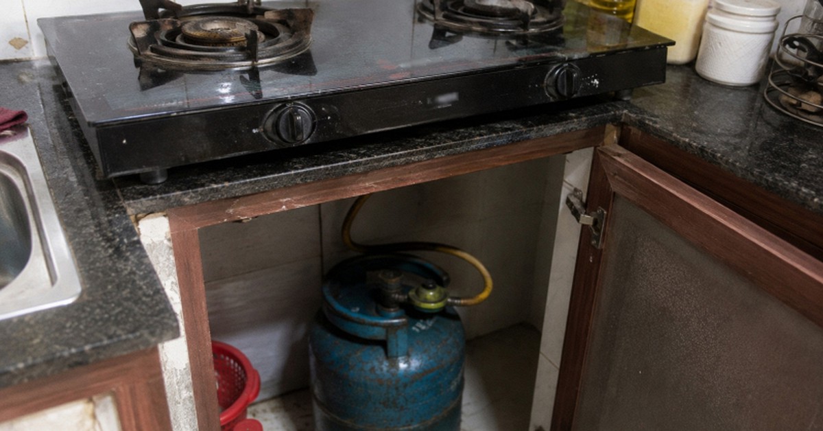 Ngửi thấy mùi gas trong bếp nên làm gì đầu tiên?