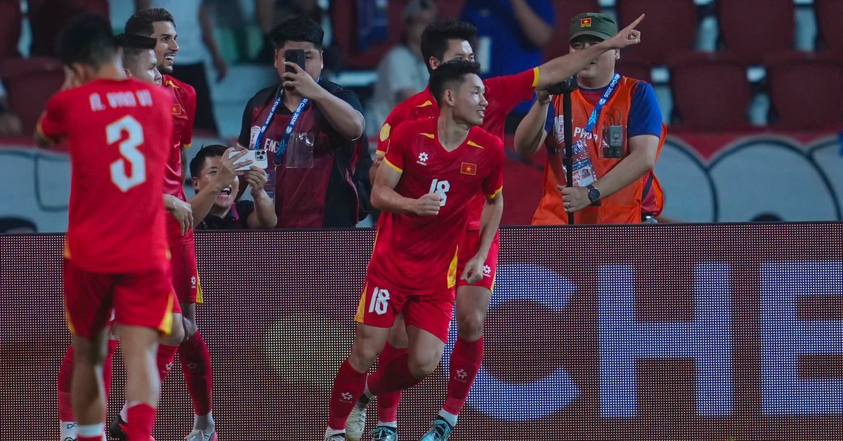 Diễn biến Thái Lan 0-2 Việt Nam: Quang Hải lập siêu phẩm