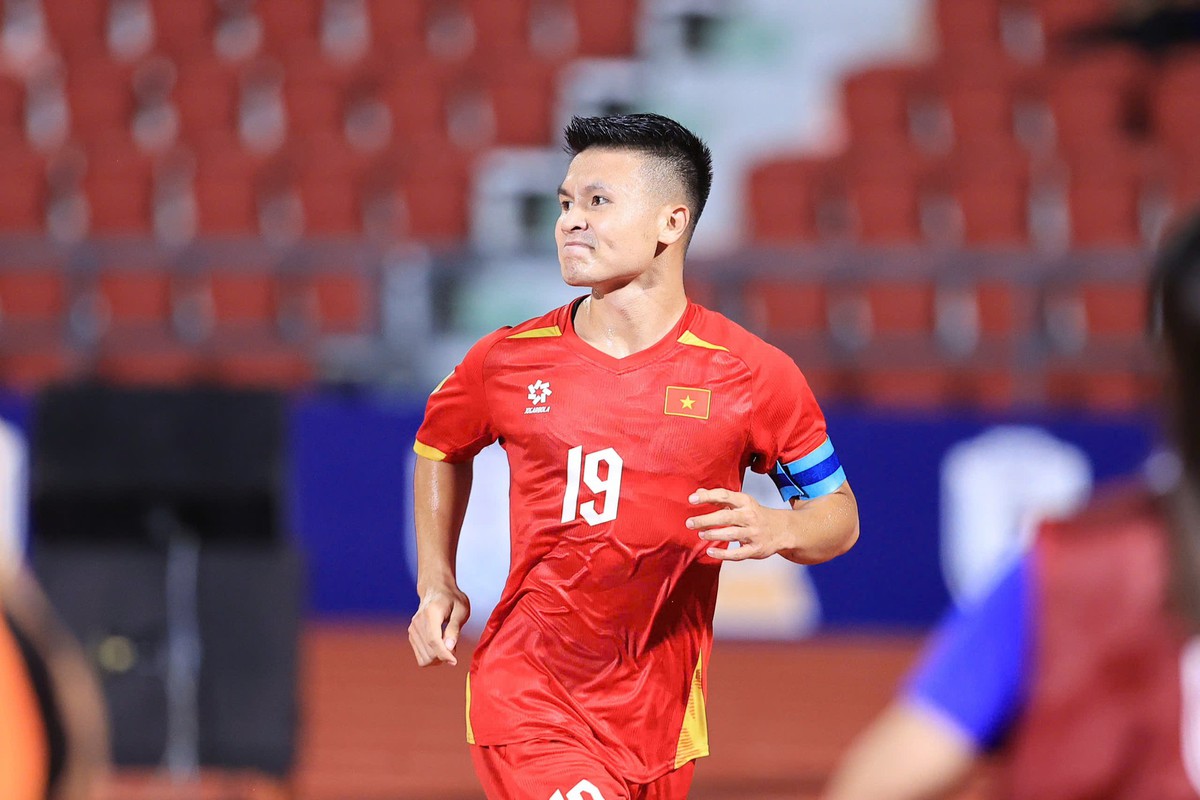 Khoảnh khắc Hai Long ăn mừng ngạo nghẽ, Quang Hải khẳng định đẳng cấp không thể bàn cãi trước Thái Lan