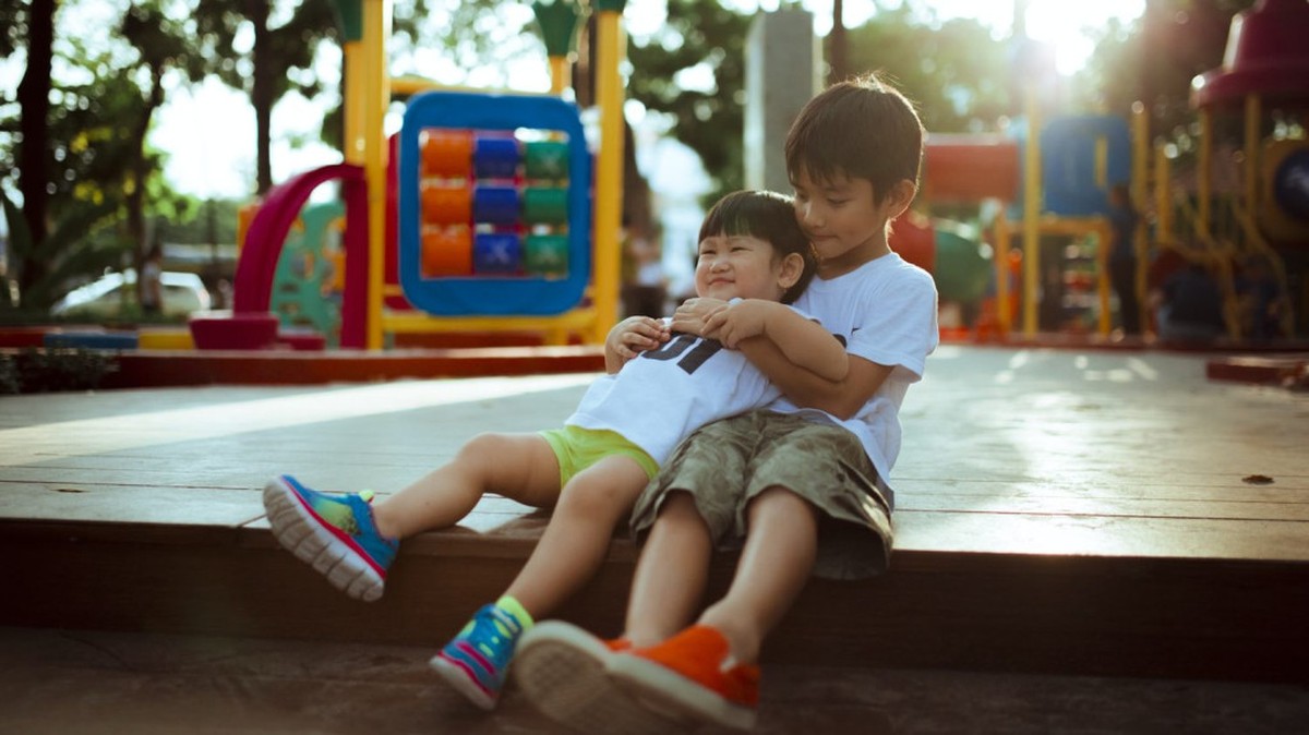 Sự khác nhau giữa trẻ thích chơi trong nhà và trẻ thích chạy nhảy ngoài trời