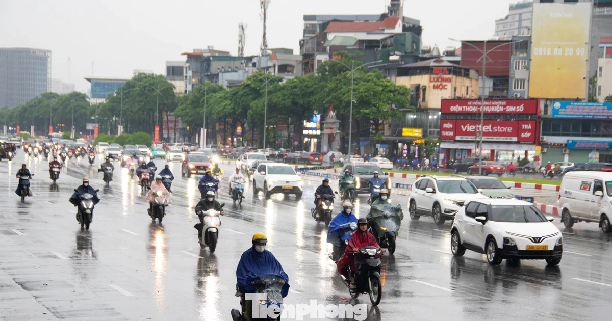 Nhiều "rốn ngập" ở Hà Nội thoát cảnh ngập sâu sau mưa lớn dồn dập