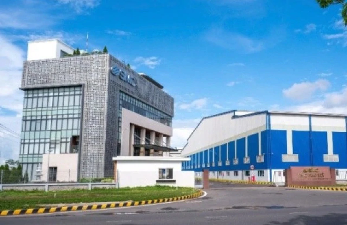 Động thái trái ngược giữa 2 doanh nghiệp