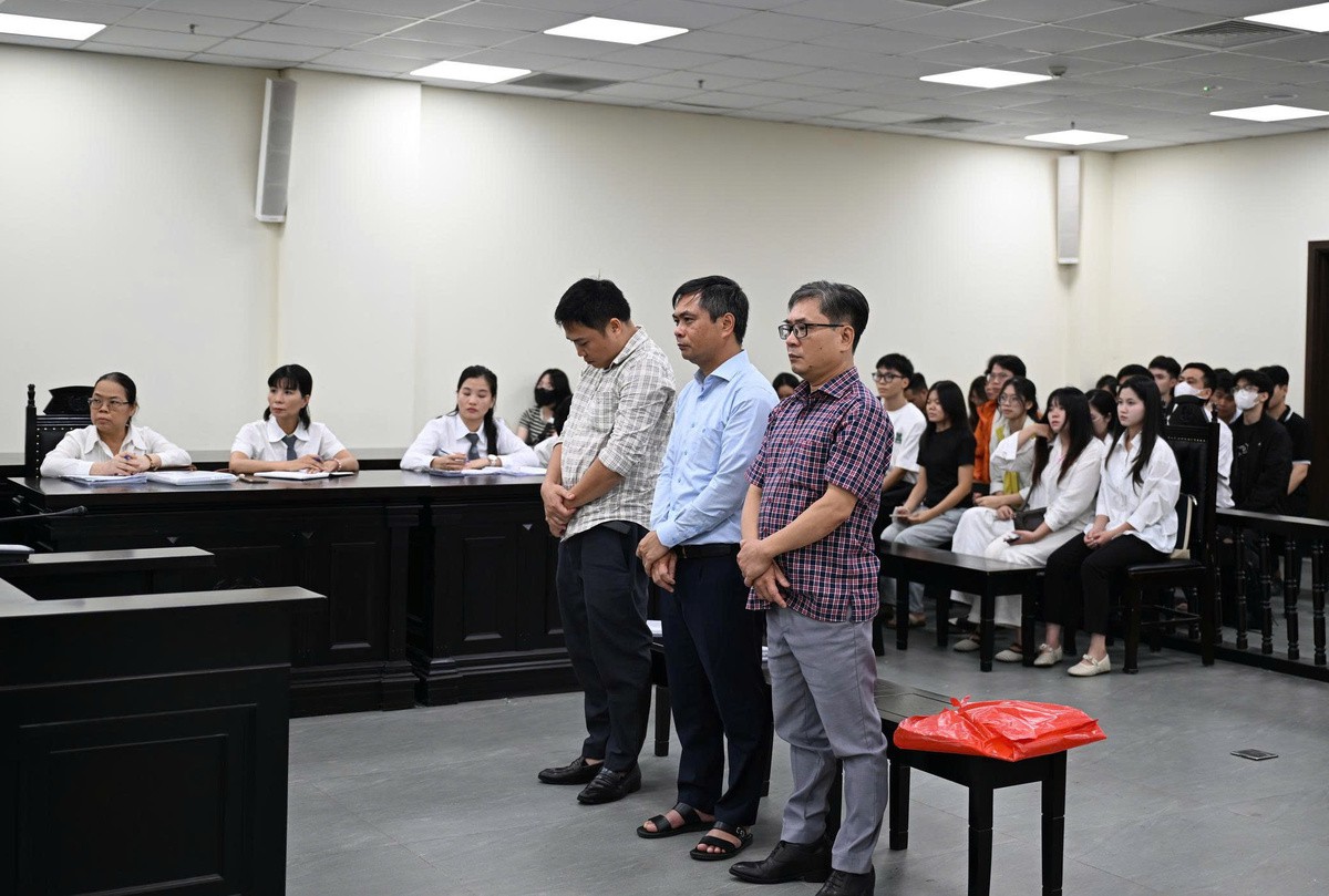 Cựu hiệu trưởng "ăn chặn" tiền A80 của sinh viên lĩnh án 3 năm tù