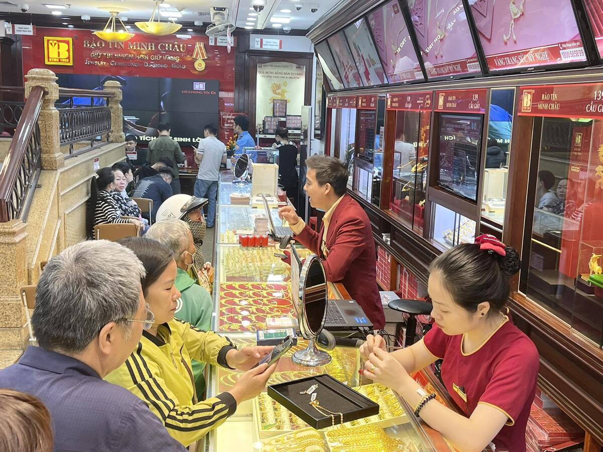 Thấp hơn thế giới gần 2 triệu/lượng - diễn biến hiếm có của giá vàng trong nước