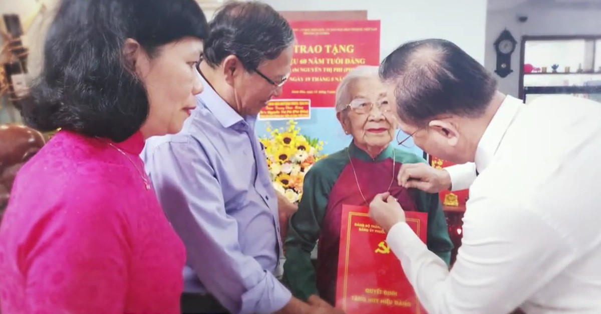 Nữ NSƯT U100: "Tôi xin khoe, tôi vừa được 60 năm tuổi Đảng"