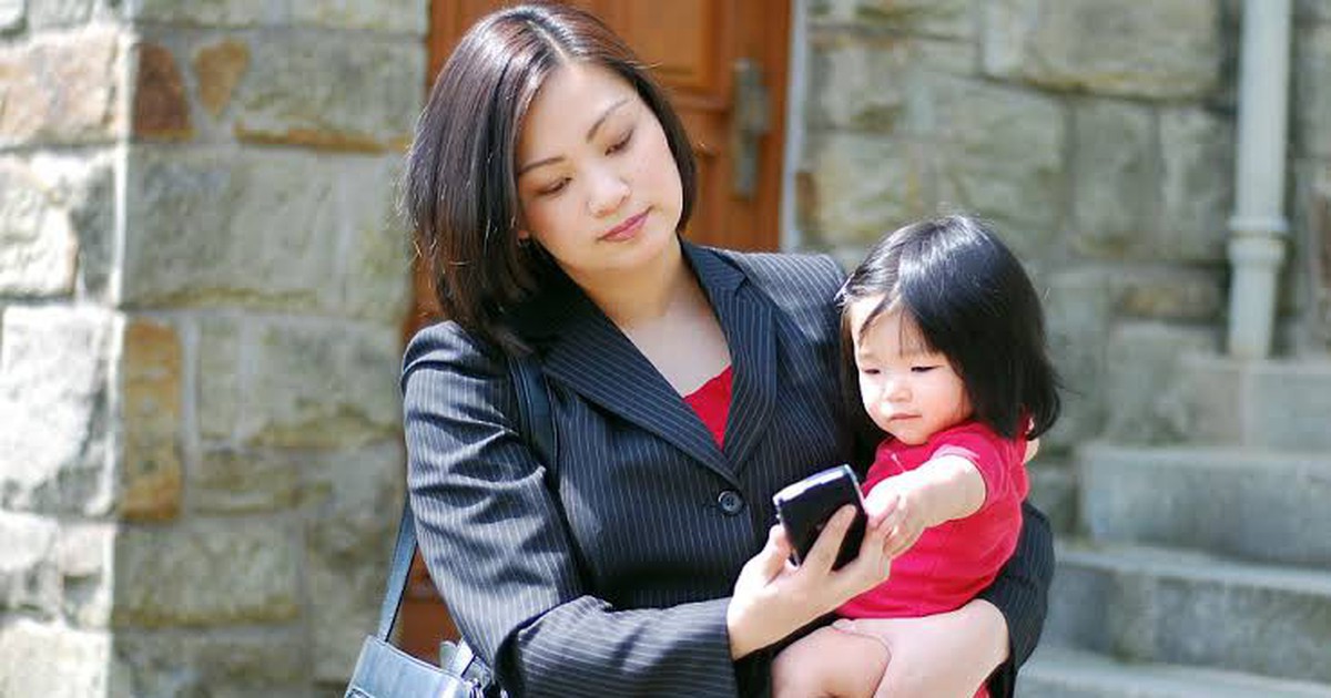 Đây là dấu mốc đặc biệt cho thấy về sau, cuộc đời 1 người mẹ bế tắc hay nở hoa: Muốn thanh thản, học BUÔNG BỚT 3 điều này