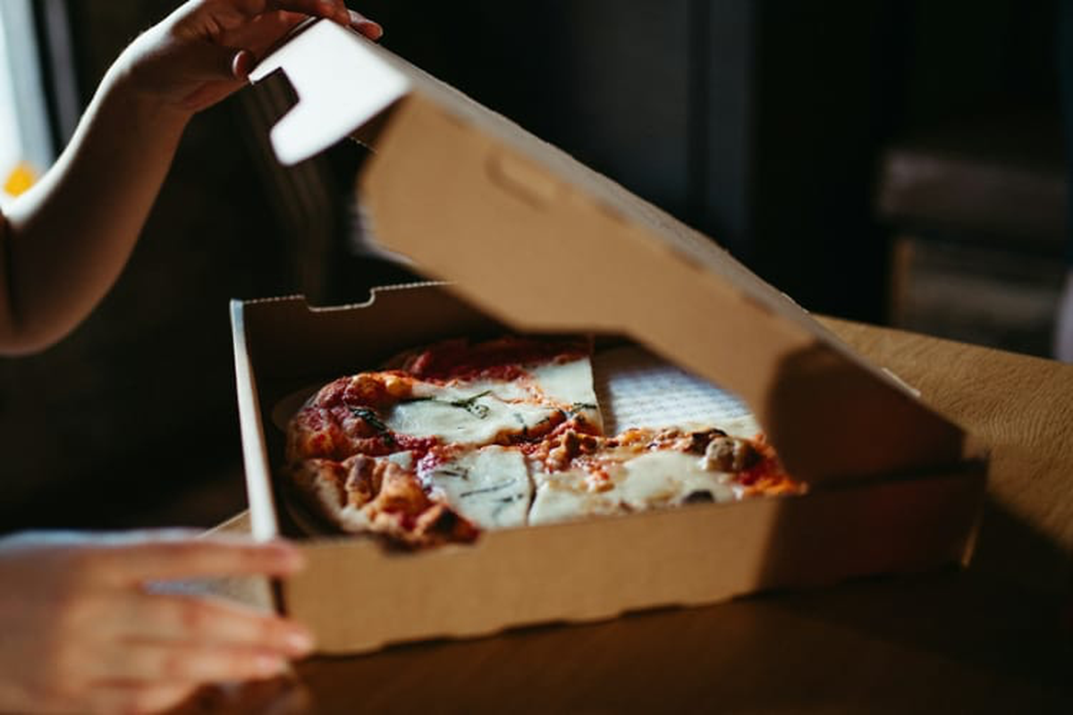 "Đùa" bằng cách mạo danh đặt pizza giao khắp nơi, thanh niên đối mặt 8 năm tù